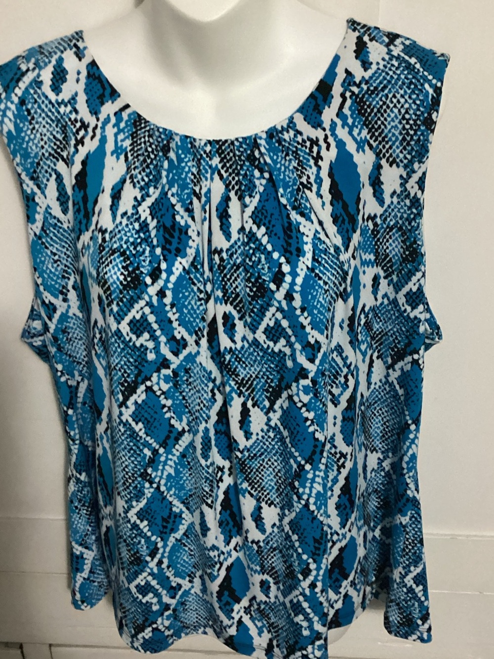 Calvin Klein Blue & White Geometric Sleeveless Top